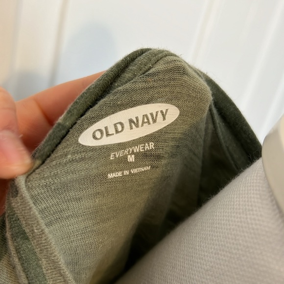 Old Navy Camouflage T-shirt - Picture 3 of 3